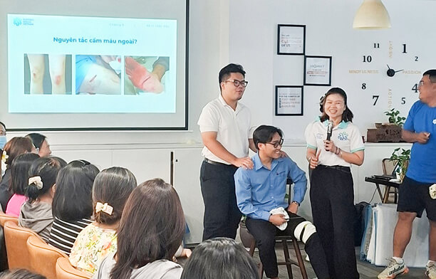 Training on checking consciousness and first aid for the injured or sick